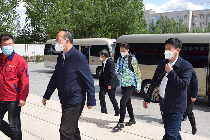 吉林省委常委、常務副省長吳靖平蒞臨鵬鴻生產(chǎn)基地督導調(diào)研